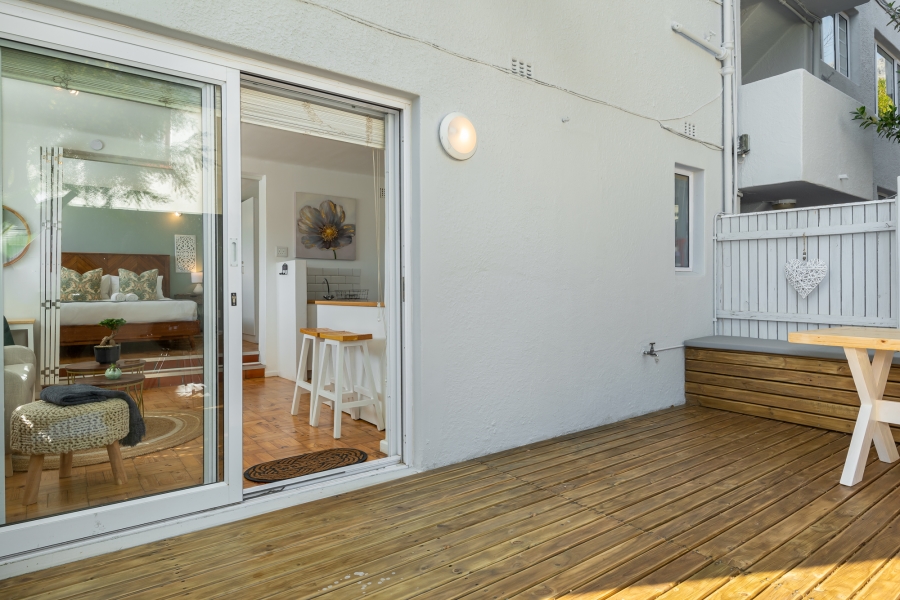 1 Bedroom Property for Sale in Vredehoek Western Cape